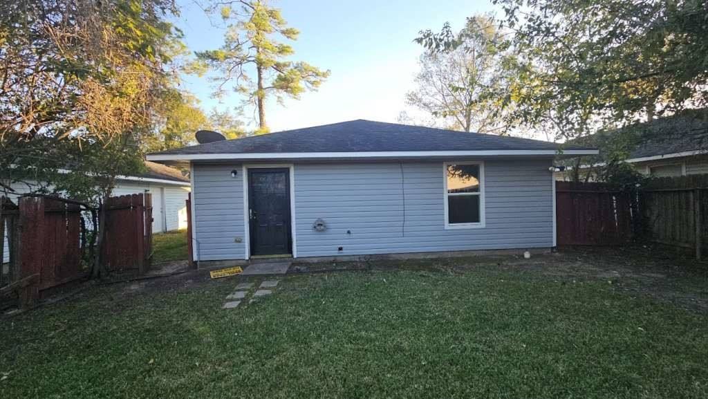 Apartment for rent at 11919 Greenmesa Dr, Houston, TX 77044