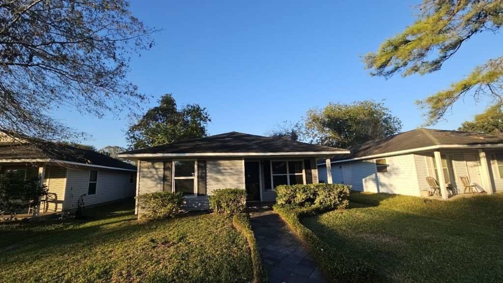 Apartment for rent at 11919 Greenmesa Dr, Houston, TX 77044