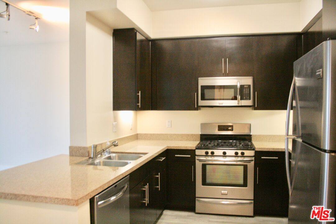 Apartment for rent at 1241 5th St #308, Santa Monica, CA 90401