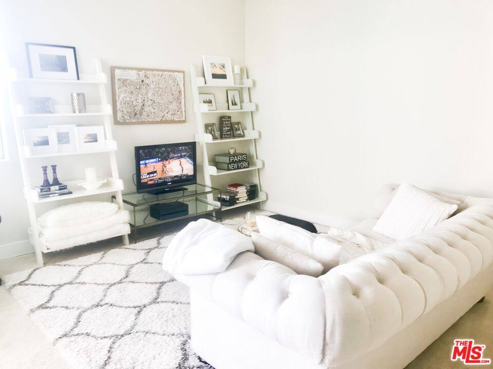 Apartment for rent at 1241 5th St #308, Santa Monica, CA 90401