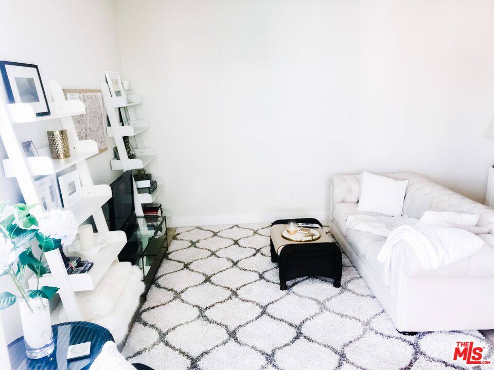 Apartment for rent at 1241 5th St #308, Santa Monica, CA 90401
