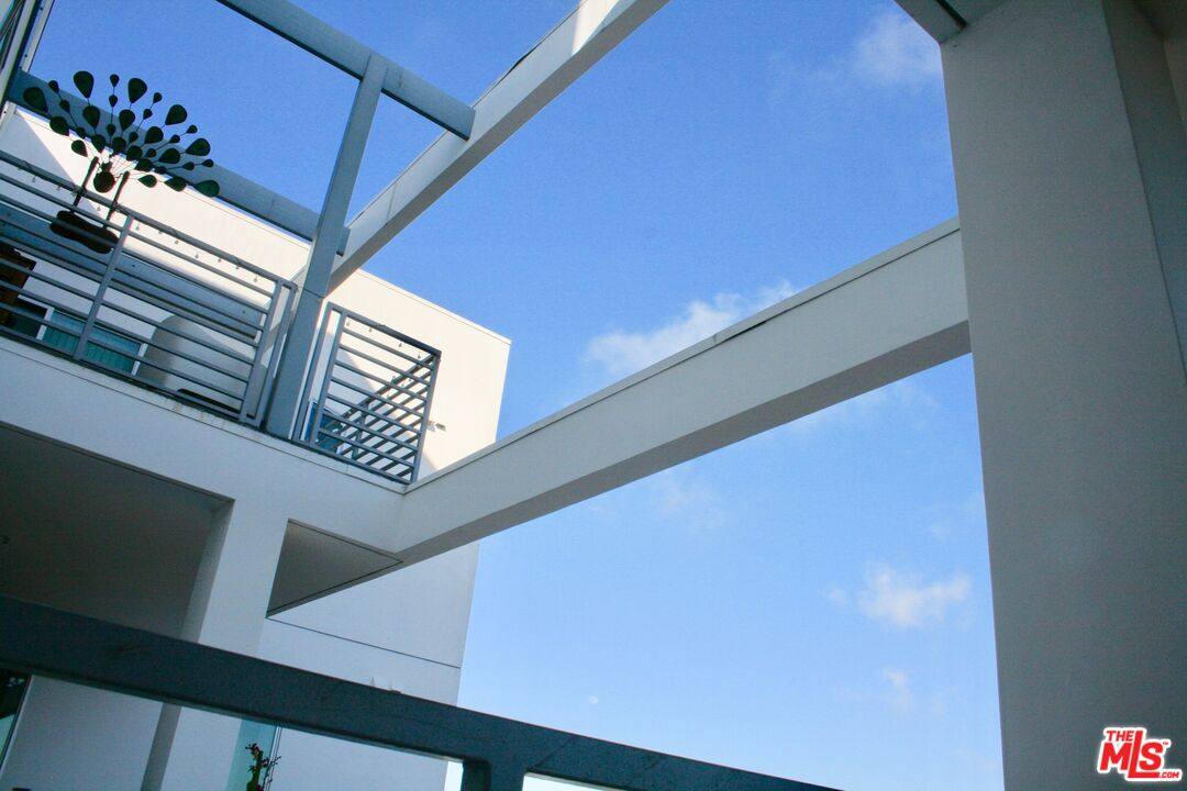Apartment for rent at 1241 5th St #308, Santa Monica, CA 90401