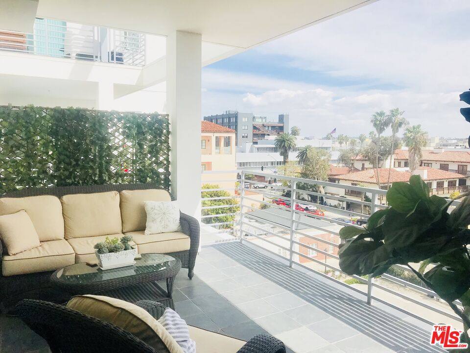 Apartment for rent at 1241 5th St #308, Santa Monica, CA 90401