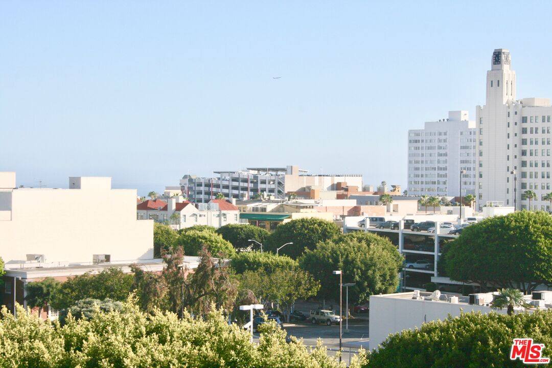 Apartment for rent at 1241 5th St #308, Santa Monica, CA 90401