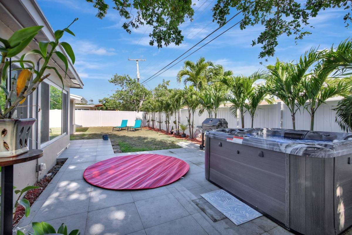 Apartment for rent at 2260 NE 62nd St, Fort Lauderdale, FL 33308