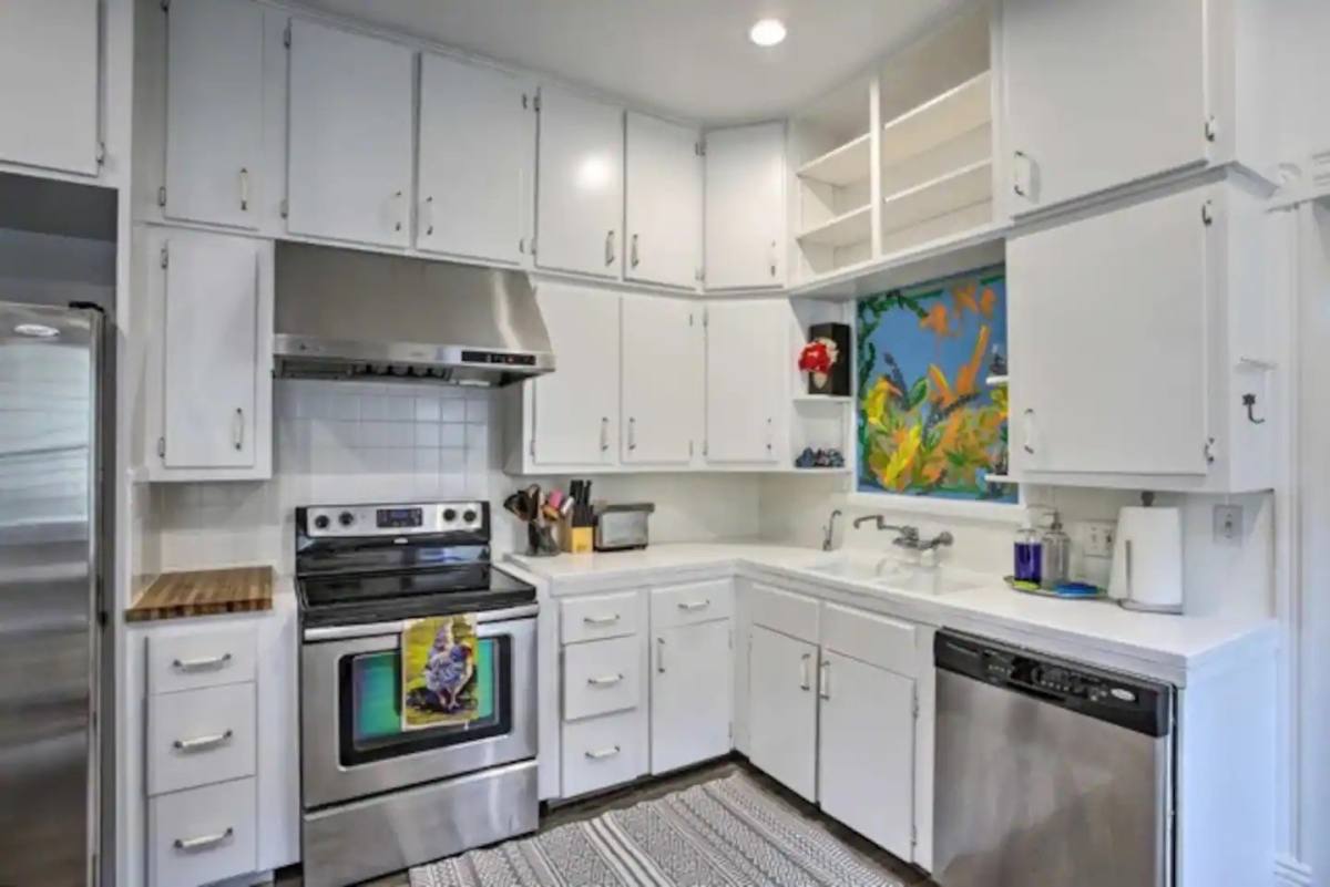 Apartment for rent at 1124 Church St, Galveston, TX 77550
