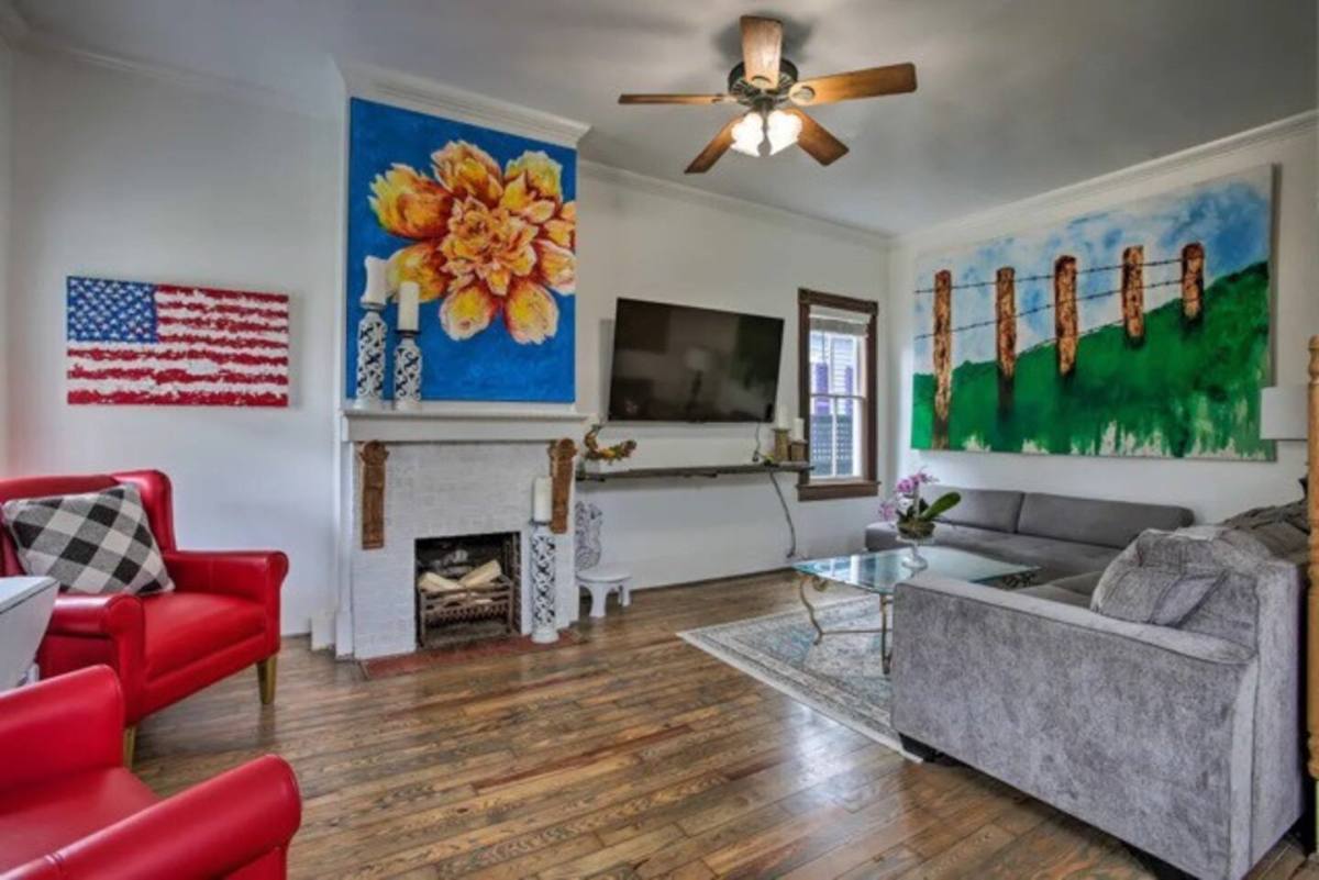 Apartment for rent at 1124 Church St, Galveston, TX 77550