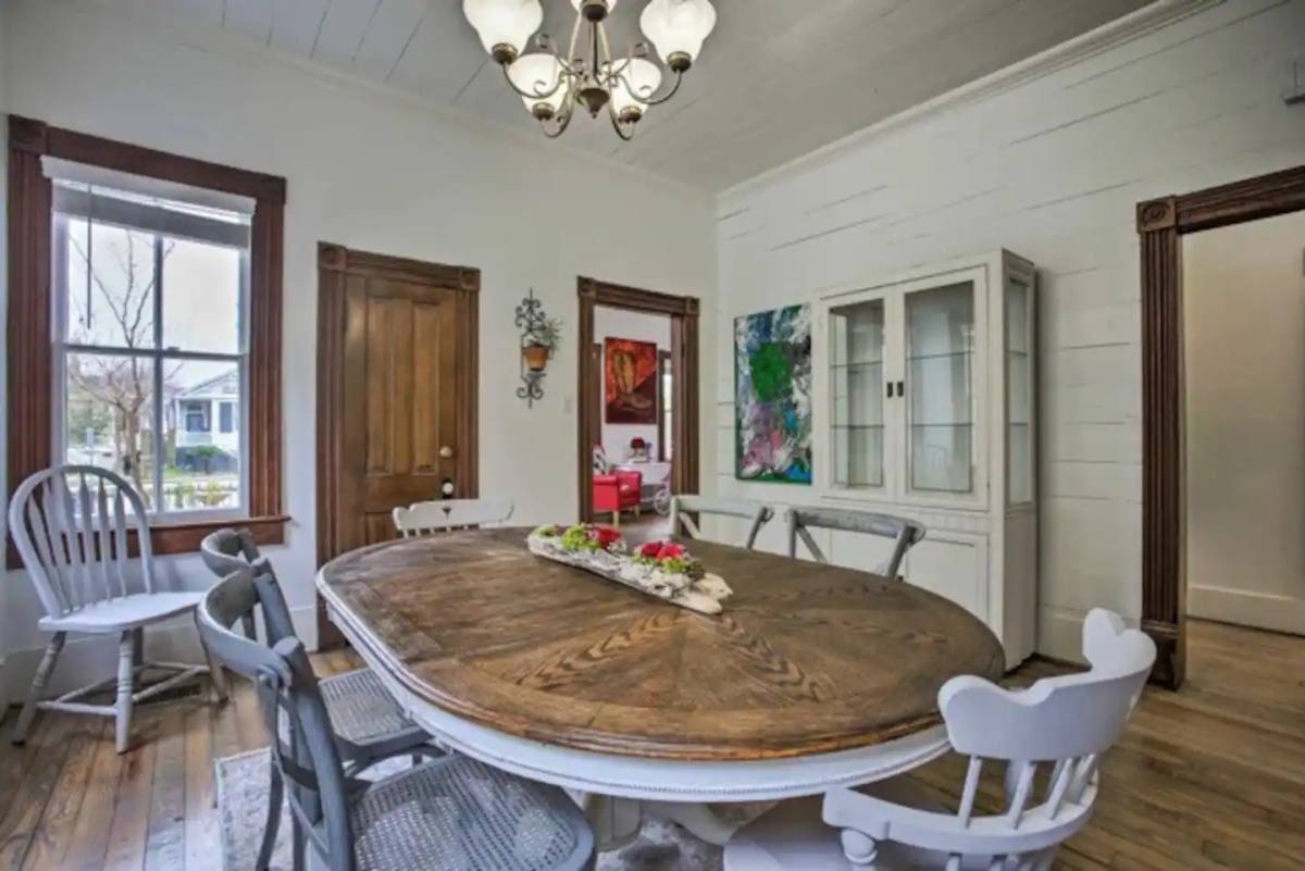 Apartment for rent at 1124 Church St, Galveston, TX 77550