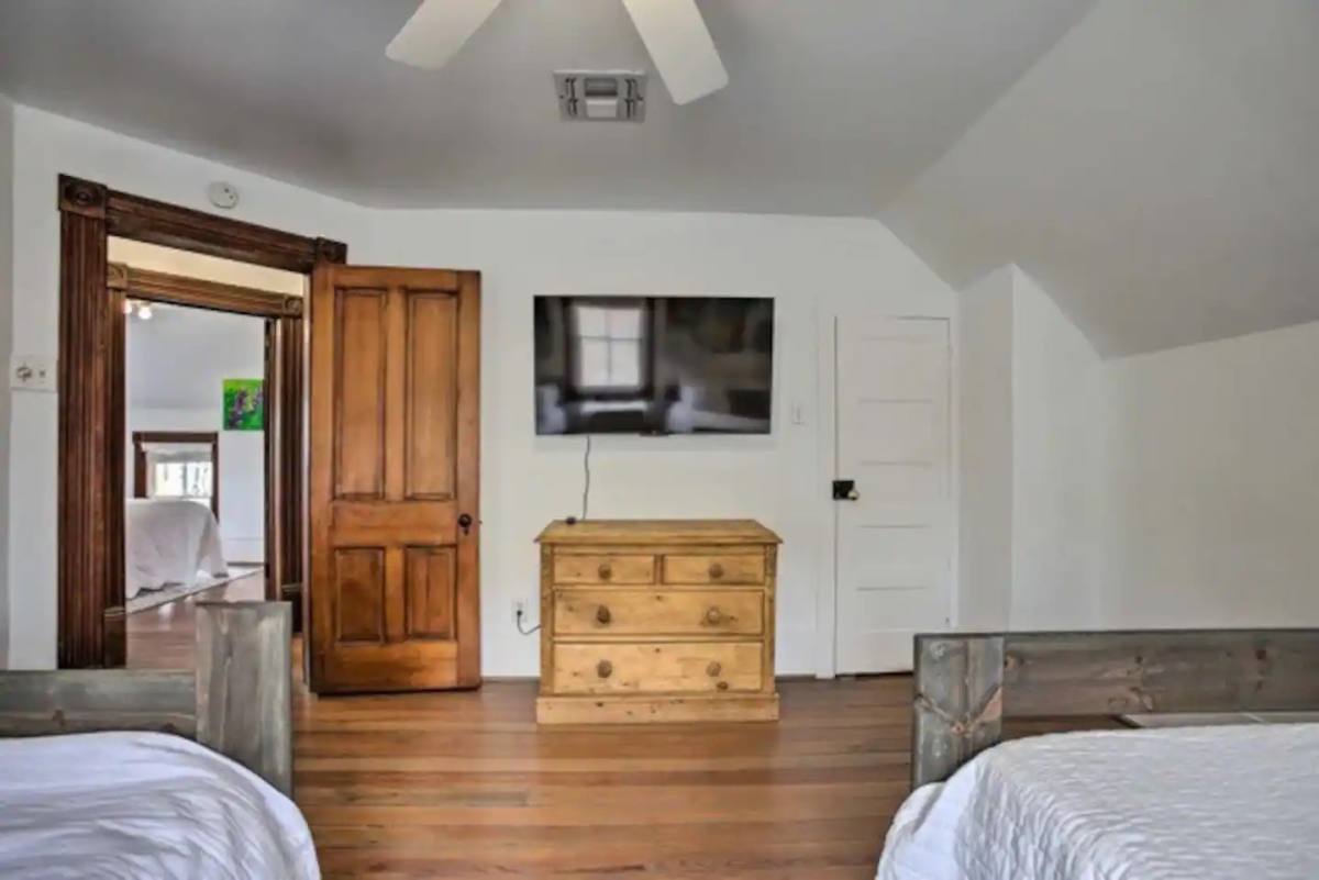 Apartment for rent at 1124 Church St, Galveston, TX 77550