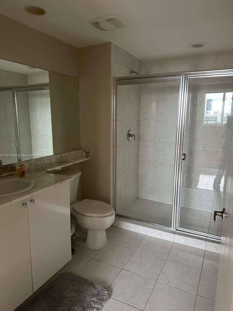 Apartment for rent at 18800 NE 29th Ave #913, Miami, FL 33180