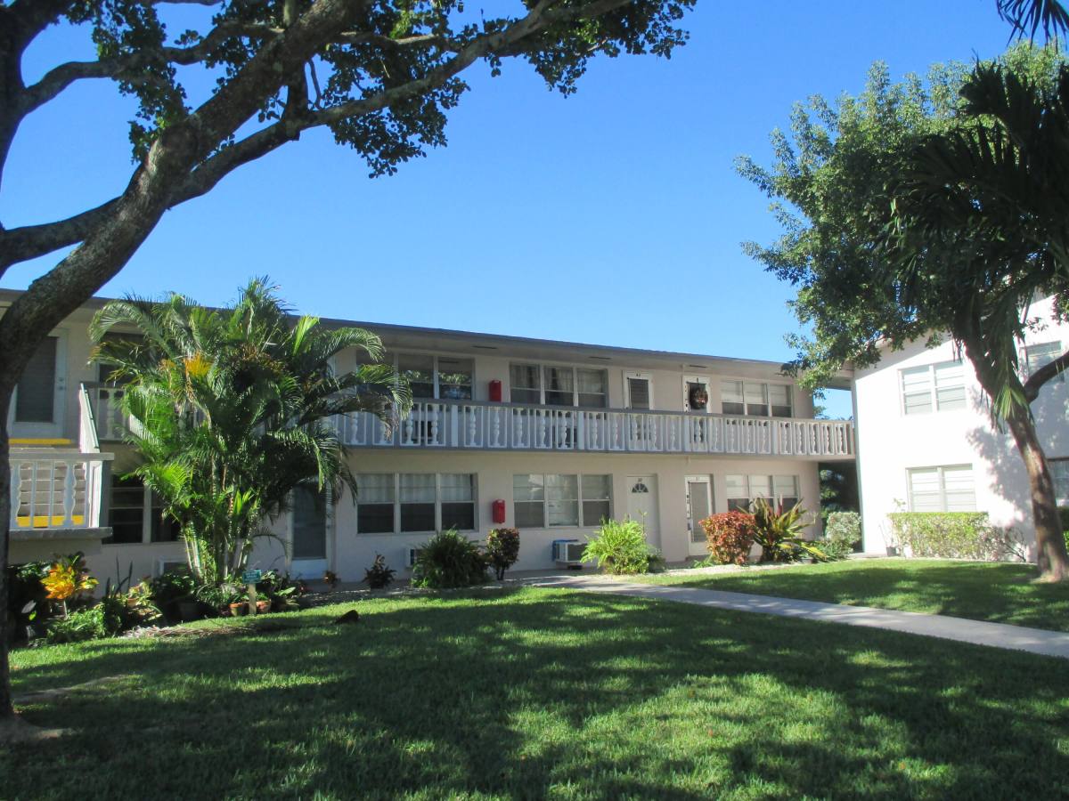 Apartment for rent at 31 Canterbury B #31, West Palm Beach, FL 33417
