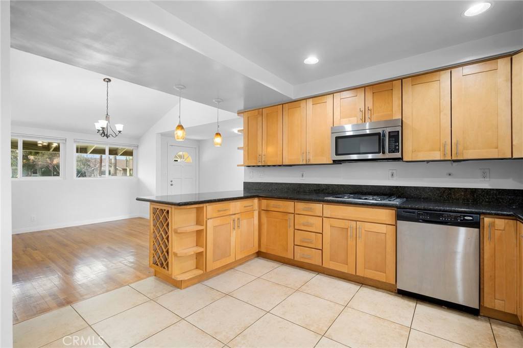 Apartment for rent at 7948 De Soto Ave, Canoga Park, CA 91304