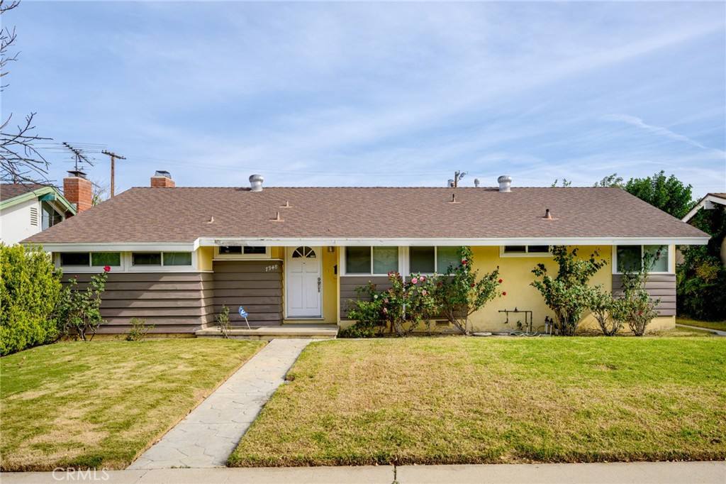 Apartment for rent at 7948 De Soto Ave, Canoga Park, CA 91304