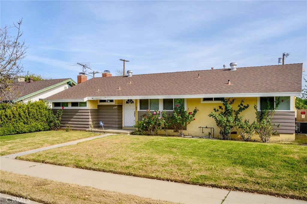 Apartment for rent at 7948 De Soto Ave, Canoga Park, CA 91304