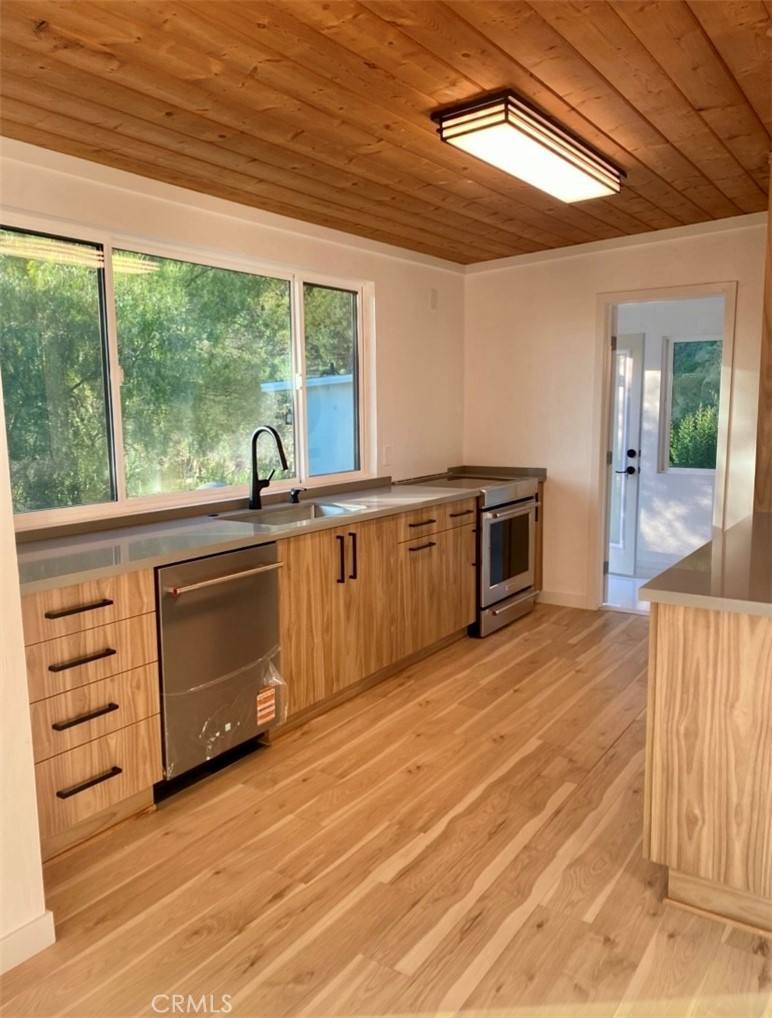 Apartment for rent at 9552 Ventura Way, Chatsworth, CA 91311