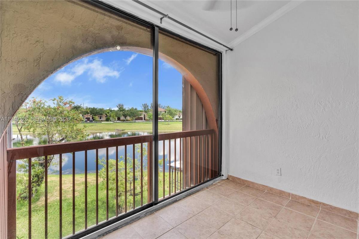 Apartment for rent at 10257 NW 9th St Circle #20710, Miami, FL 33172