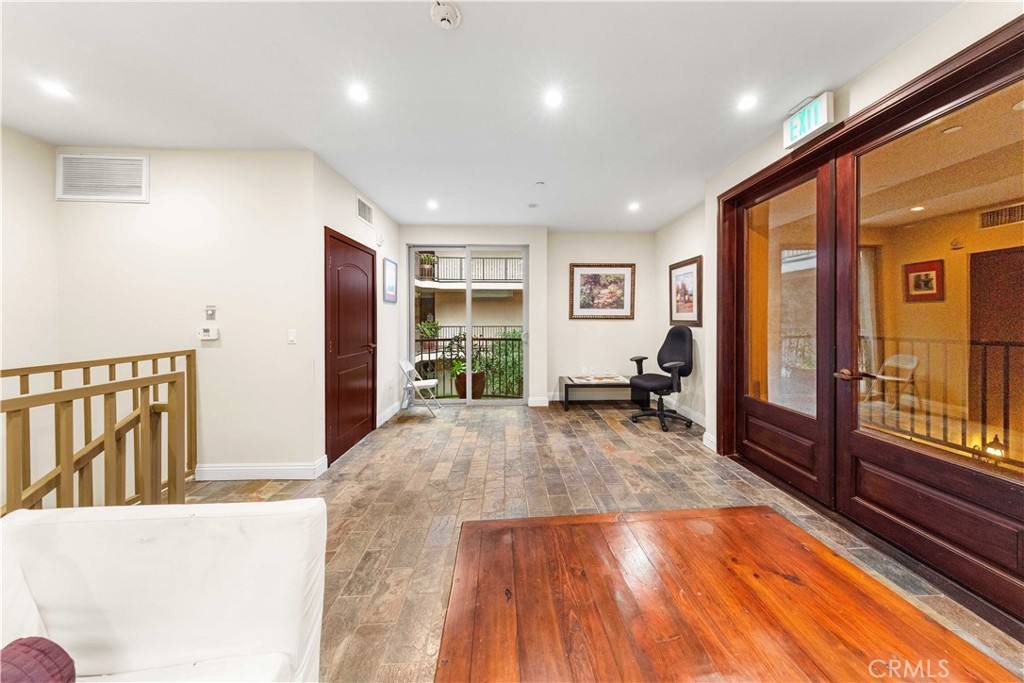 Apartment for rent at 11218 Camarillo St #404, North Hollywood, CA 91602