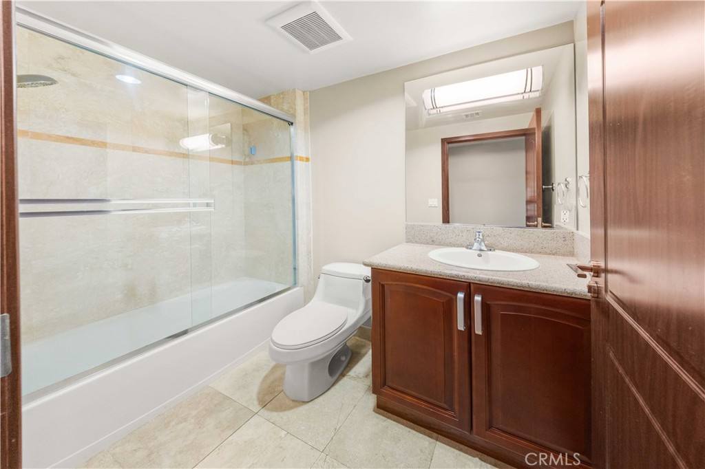 Apartment for rent at 11218 Camarillo St #404, North Hollywood, CA 91602