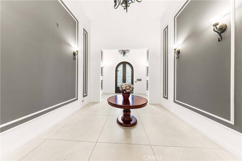 Apartment for rent at 11218 Camarillo St #404, North Hollywood, CA 91602