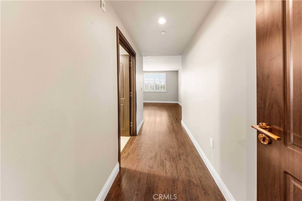 Apartment for rent at 11218 Camarillo St #404, North Hollywood, CA 91602