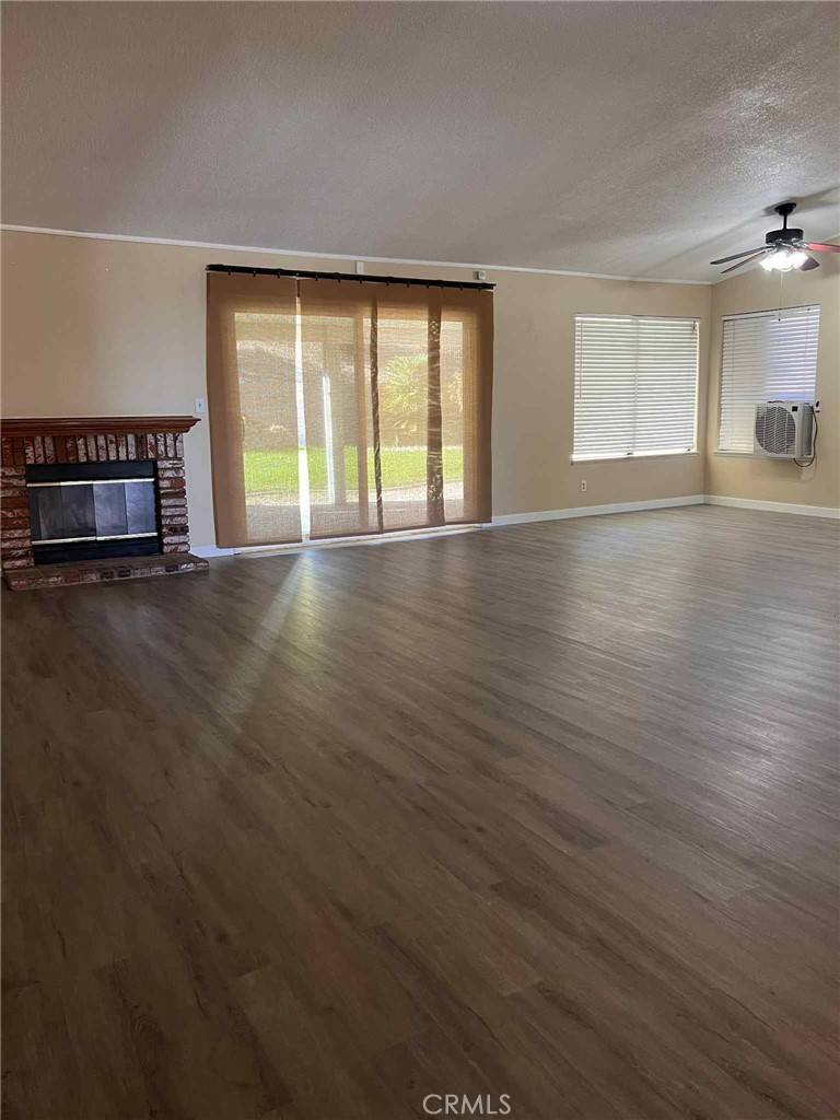 Apartment for rent at 4620 Grandview Dr, Palmdale, CA 93551