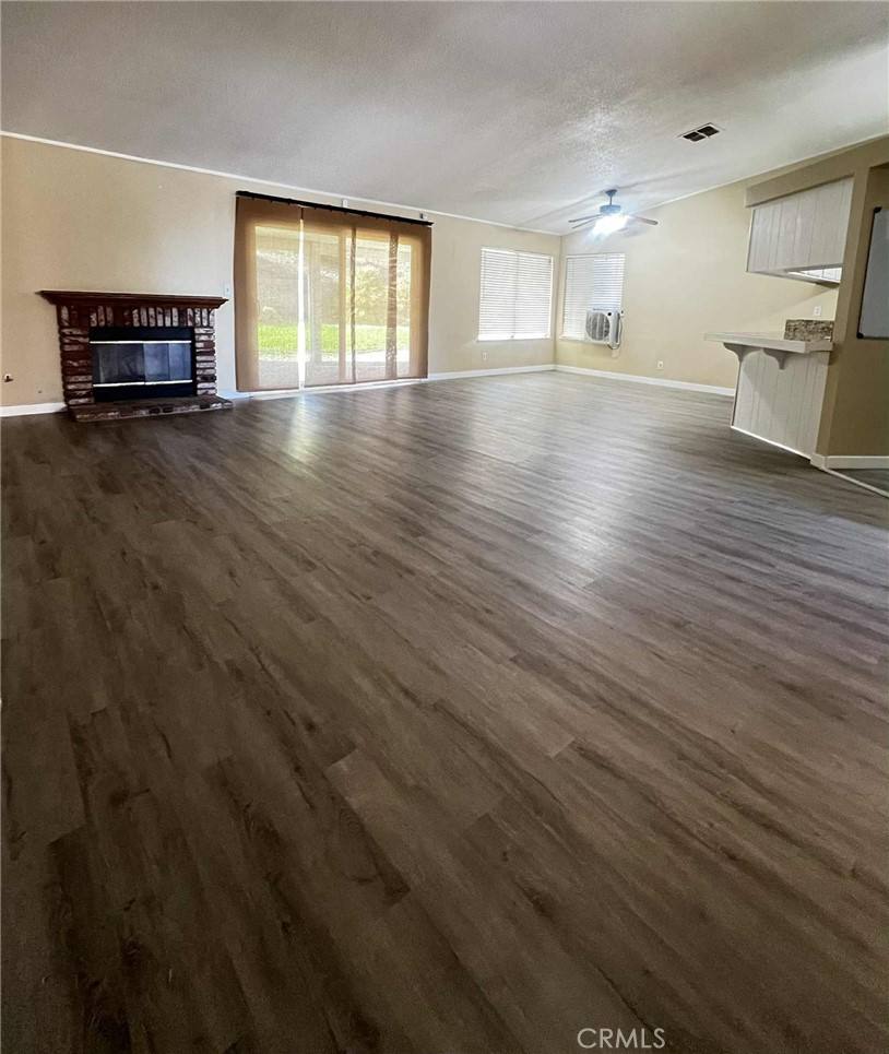 Apartment for rent at 4620 Grandview Dr, Palmdale, CA 93551