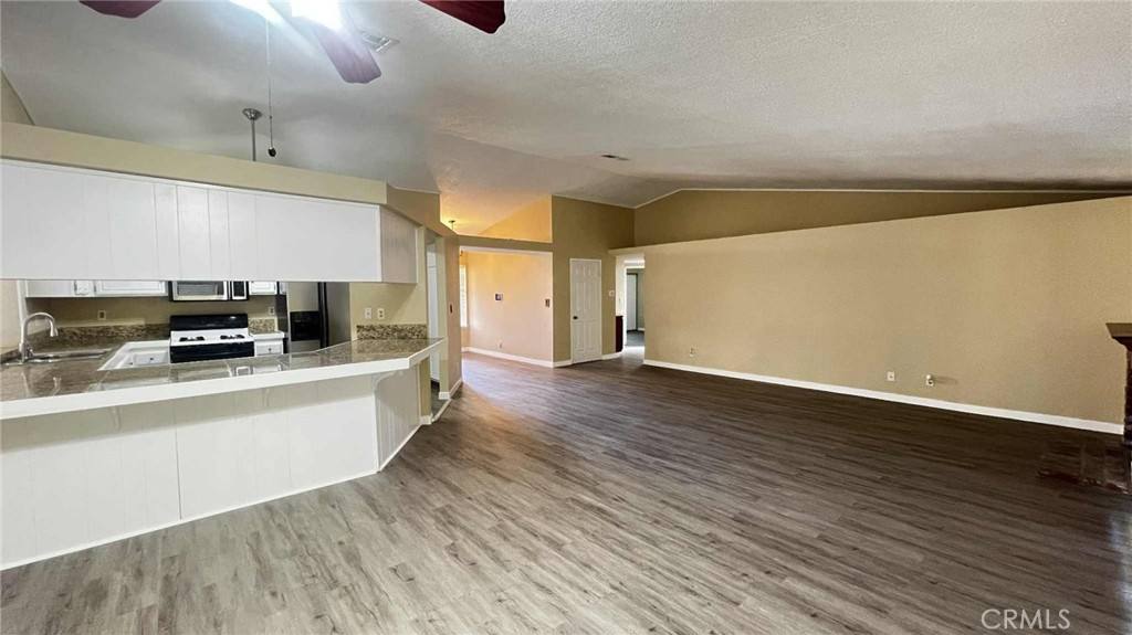 Apartment for rent at 4620 Grandview Dr, Palmdale, CA 93551