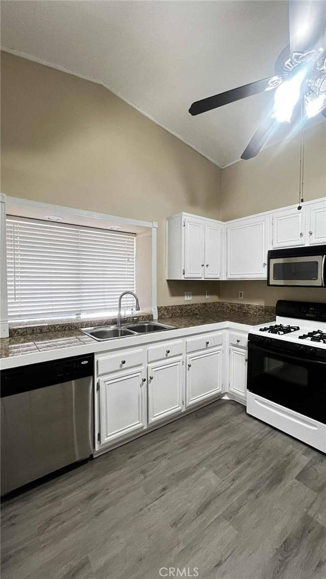 Apartment for rent at 4620 Grandview Dr, Palmdale, CA 93551