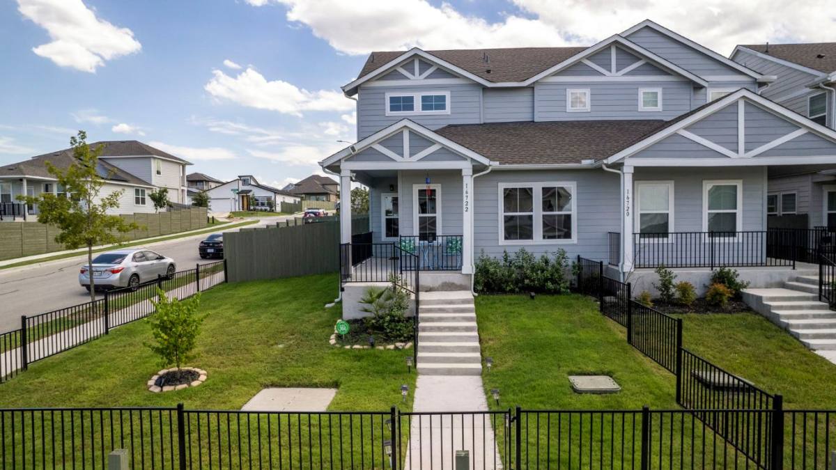Apartment for rent at 16722 Sonoma Breeze Dr, Manor, TX 78653