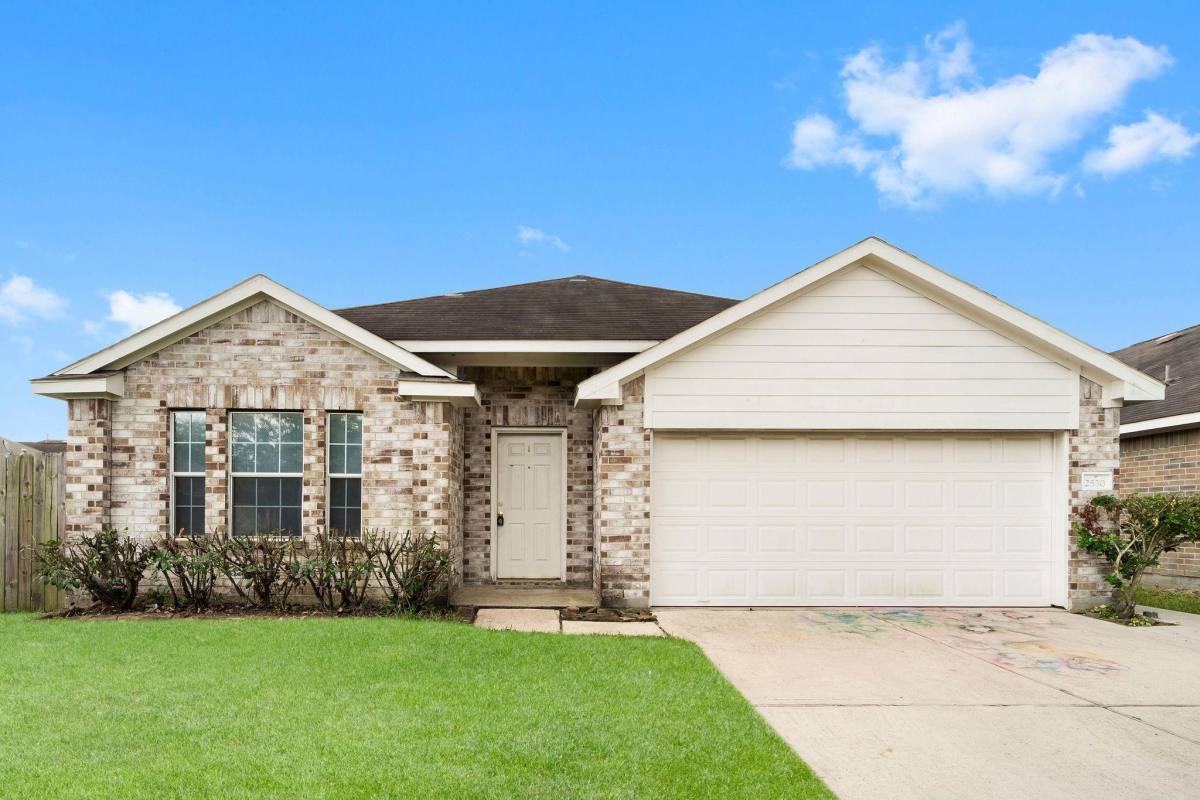 Apartment for rent at 2530 Fox River Lane, Spring, TX 77386