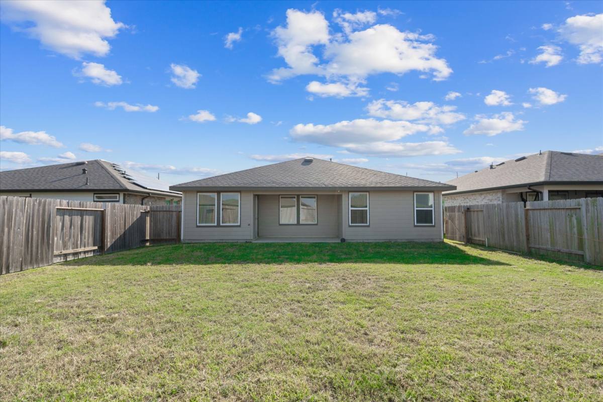 Apartment for rent at 8102 Buck Lane, Rosharon, TX 77583