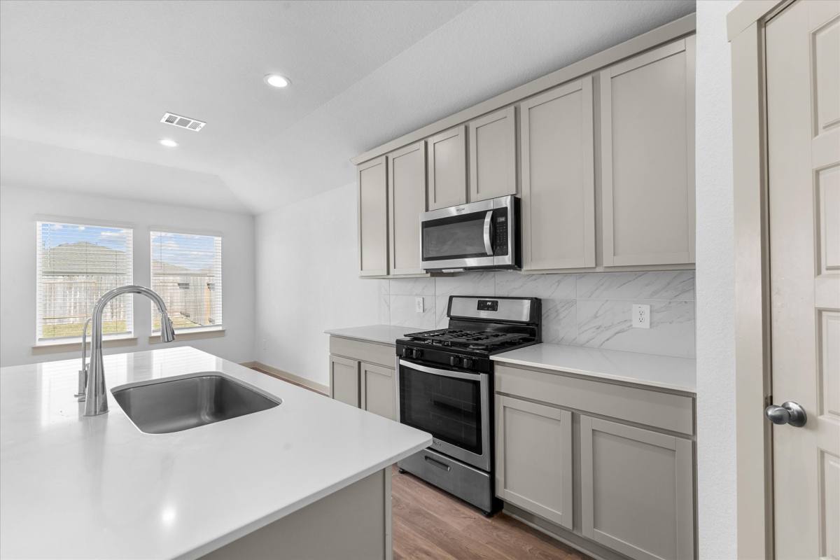 Apartment for rent at 8102 Buck Lane, Rosharon, TX 77583