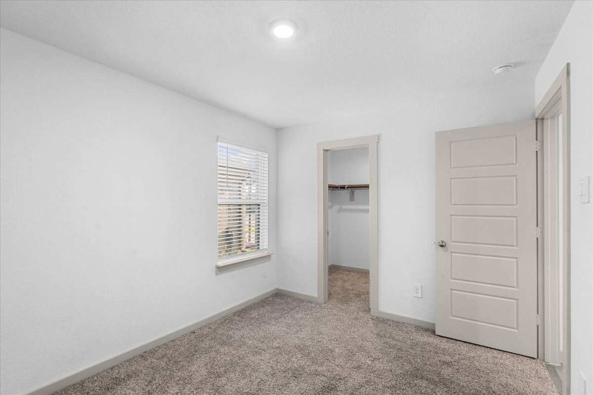 Apartment for rent at 8102 Buck Lane, Rosharon, TX 77583