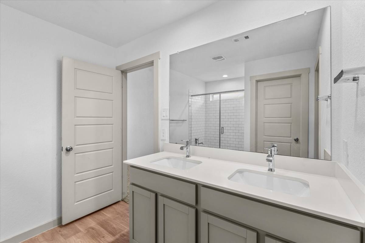 Apartment for rent at 8102 Buck Lane, Rosharon, TX 77583