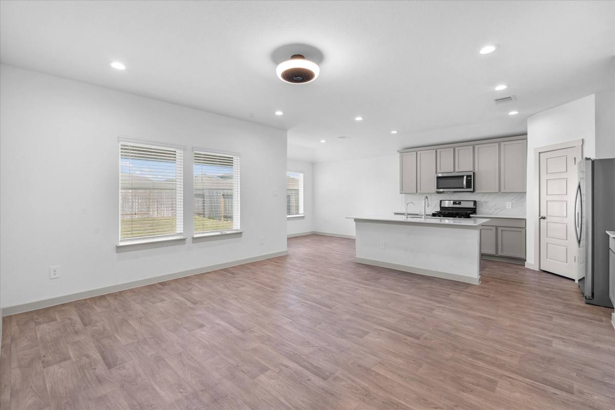 Apartment for rent at 8102 Buck Lane, Rosharon, TX 77583