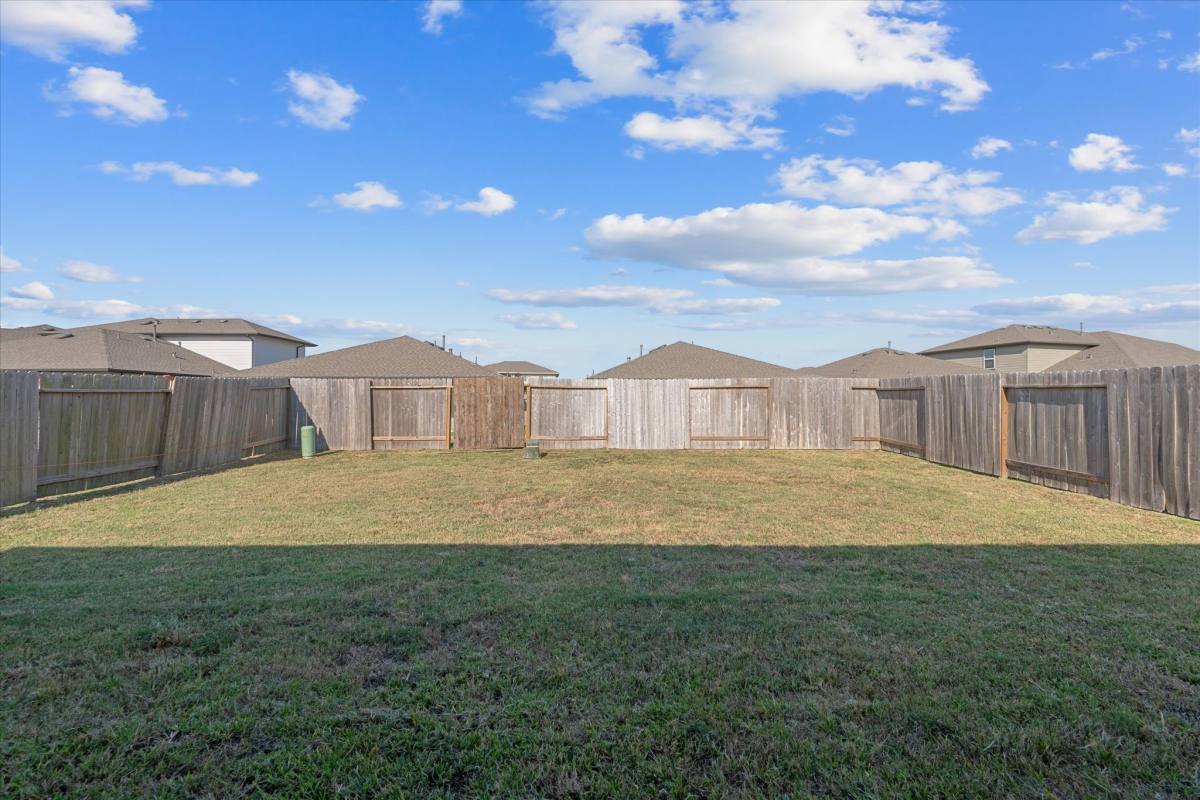 Apartment for rent at 8102 Buck Lane, Rosharon, TX 77583