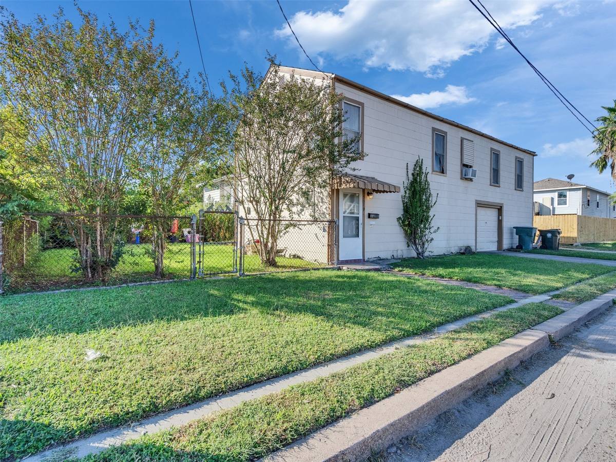 Apartment for rent at 5019 Ave M 1 #2, Galveston, TX 77551