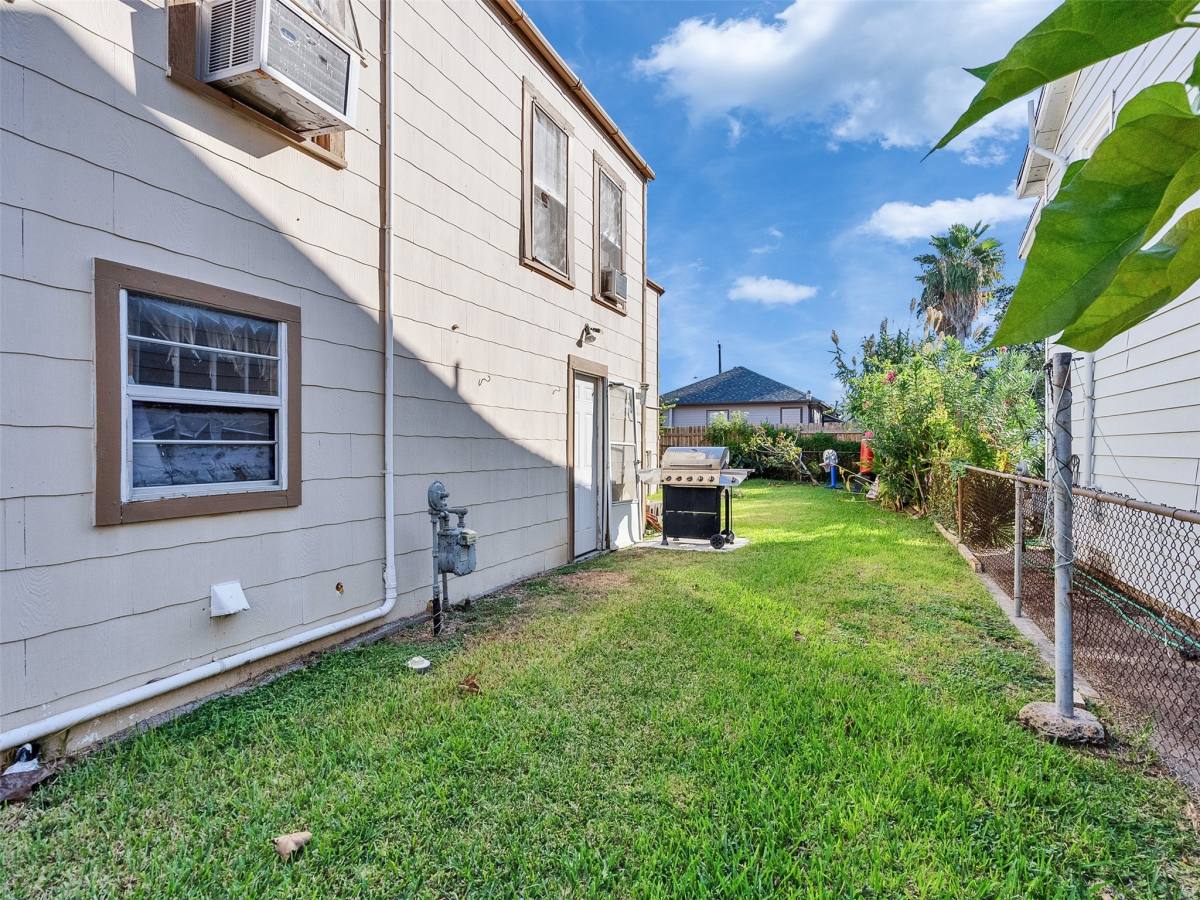 Apartment for rent at 5019 Ave M 1 #2, Galveston, TX 77551