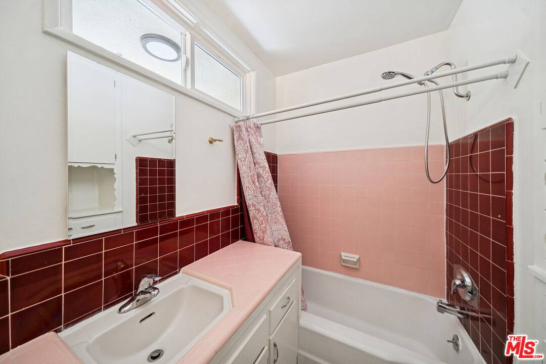 Apartment for rent at 5319 Vantage Ave #5, Valley Village, CA 91607