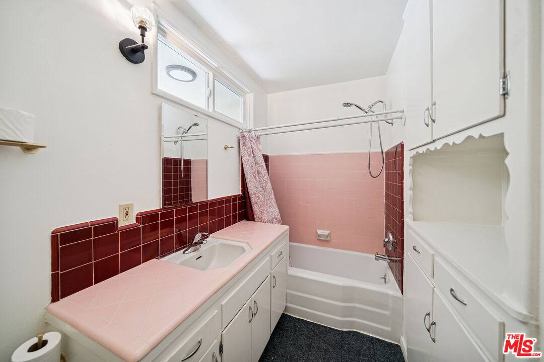 Apartment for rent at 5319 Vantage Ave #5, Valley Village, CA 91607