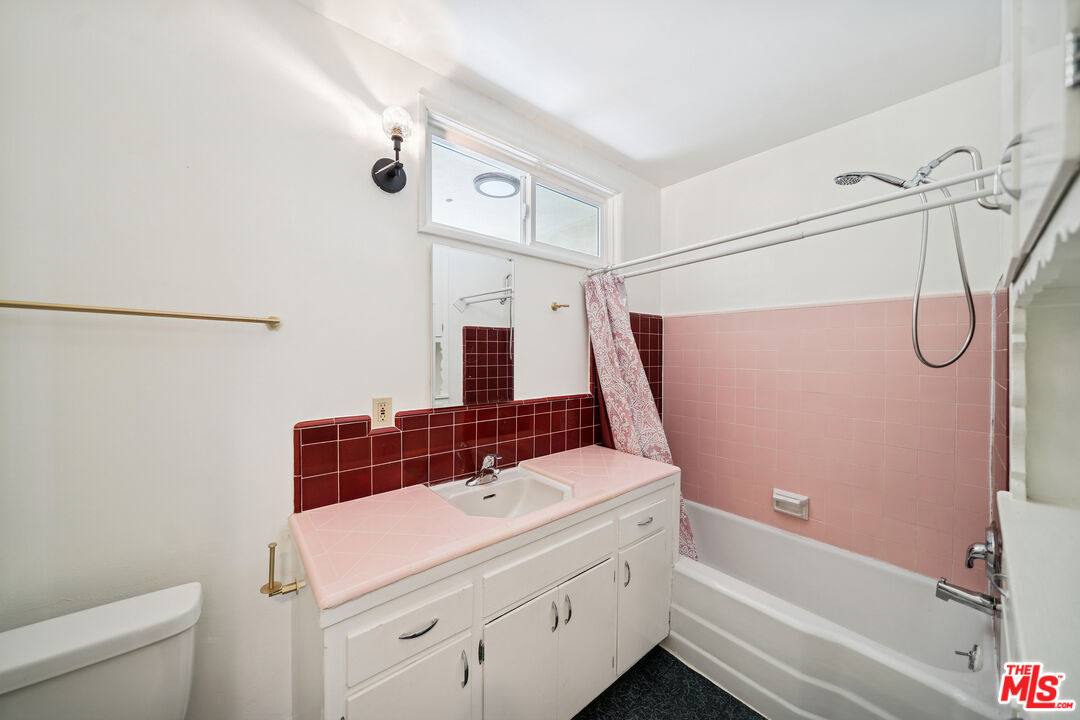 Apartment for rent at 5319 Vantage Ave #5, Valley Village, CA 91607