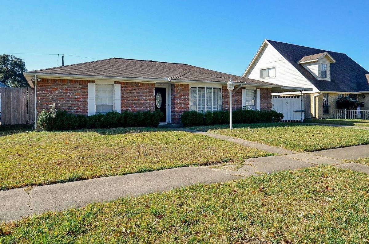 Apartment for rent at 9215 Sharpcrest St, Houston, TX 77036