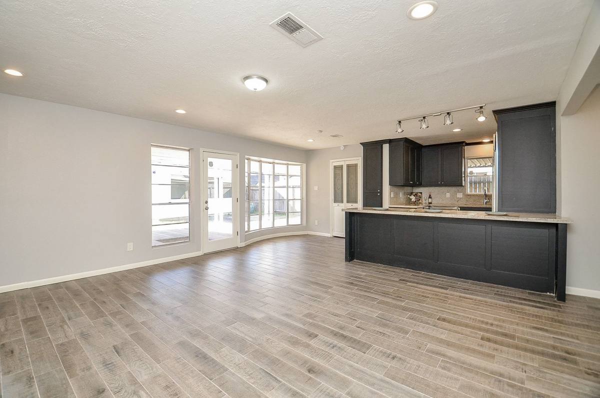 Apartment for rent at 9215 Sharpcrest St, Houston, TX 77036