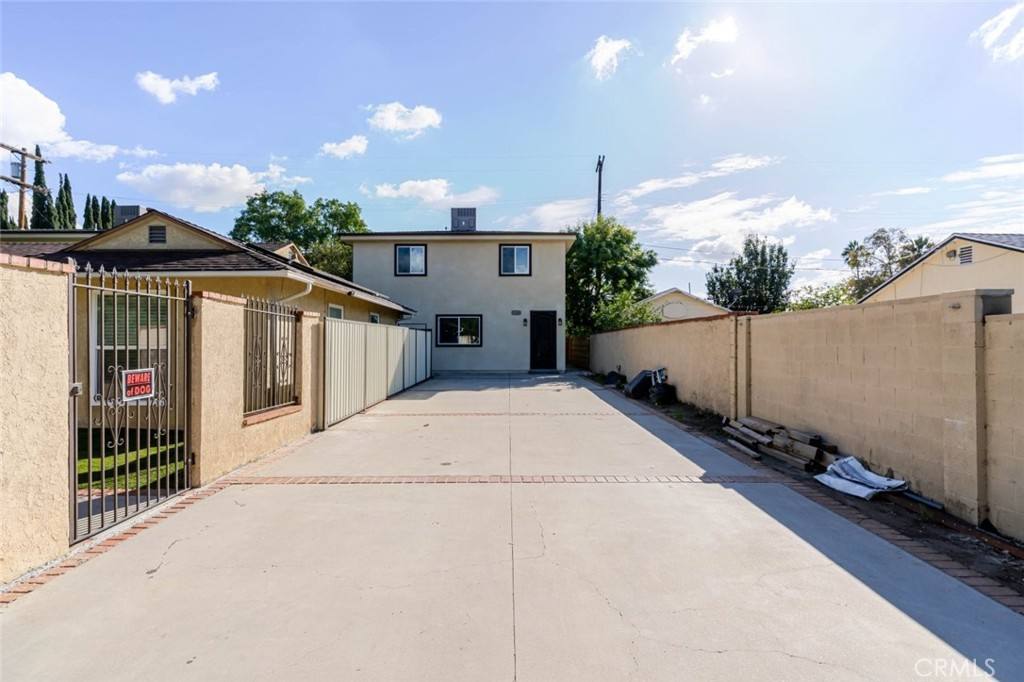 Apartment for rent at 17428 Roscoe Blvd, Northridge, CA 91325