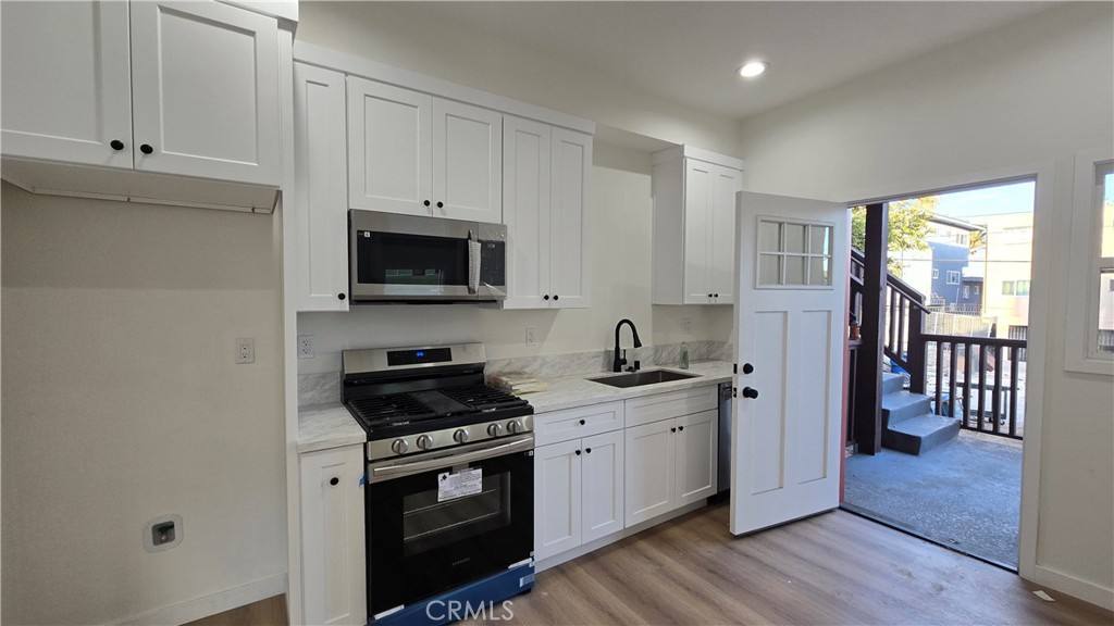 Apartment for rent at 1040 Beacon Ave, Los Angeles, CA 90015