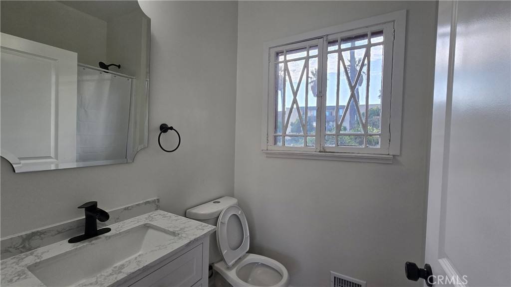 Apartment for rent at 1040 Beacon Ave, Los Angeles, CA 90015