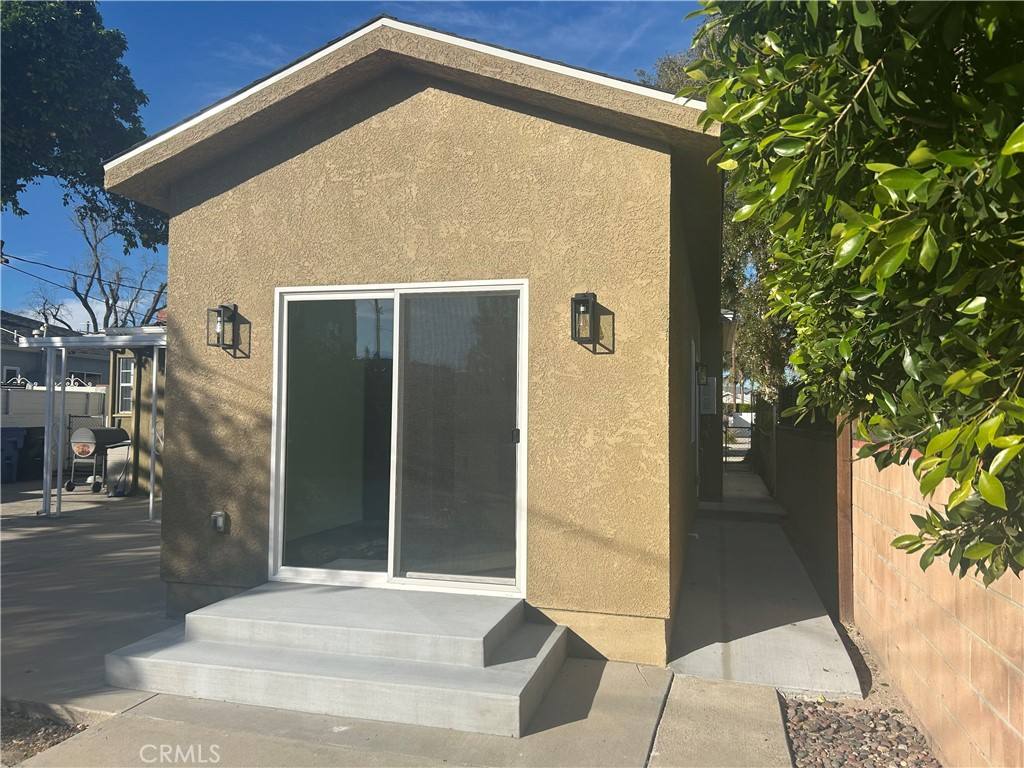 Apartment for rent at 11052 Emelita St, North Hollywood, CA 91601