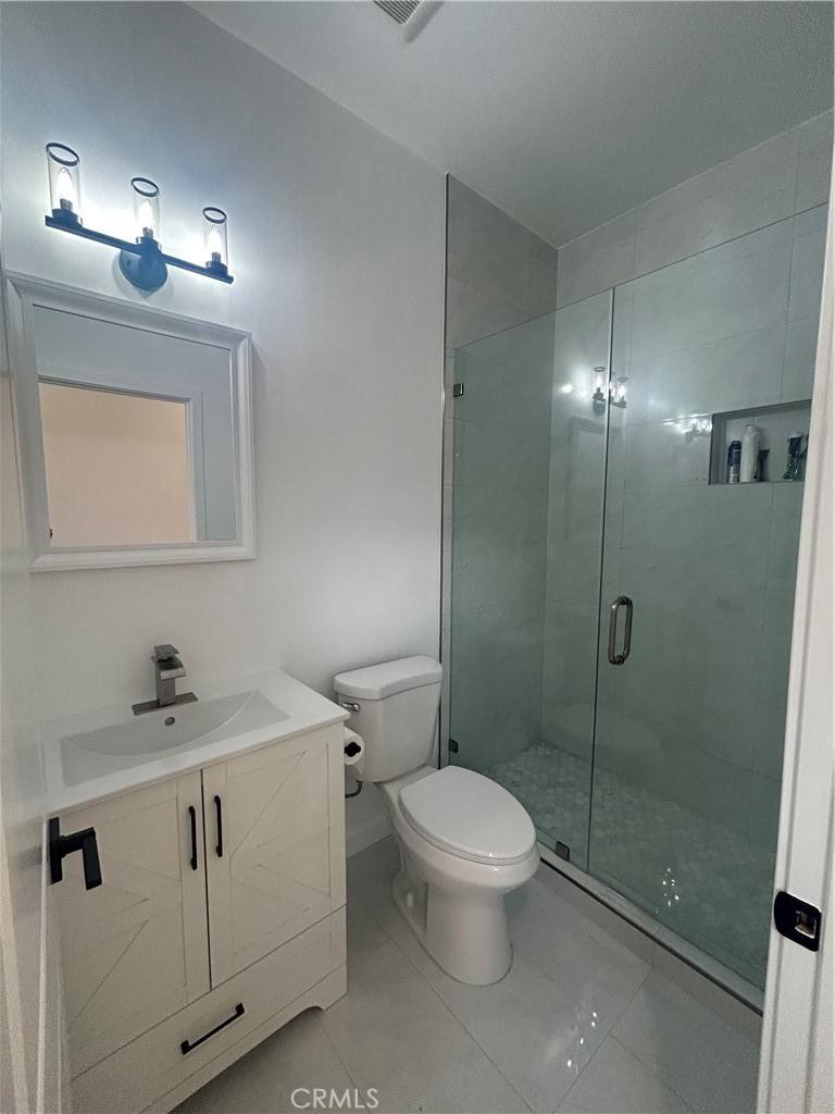 Apartment for rent at 11052 Emelita St, North Hollywood, CA 91601