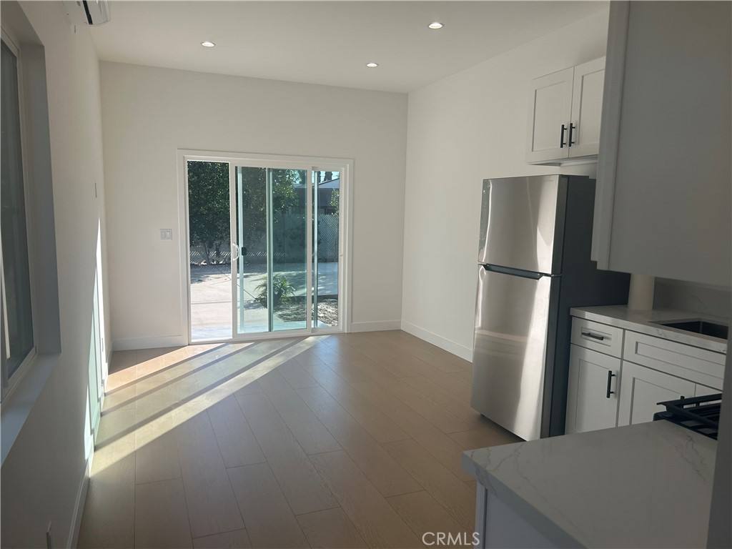 Apartment for rent at 11052 Emelita St, North Hollywood, CA 91601