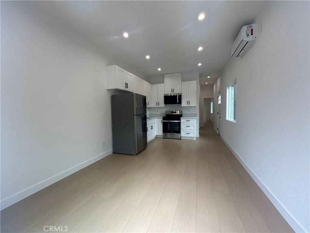 Apartment for rent at 11052 Emelita St, North Hollywood, CA 91601